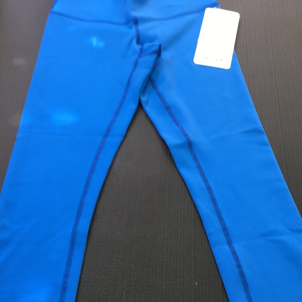 Lululemon yoga capris reversible, royal blue/navy